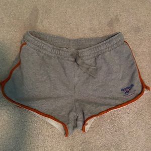 Short gray Reebok Shorts